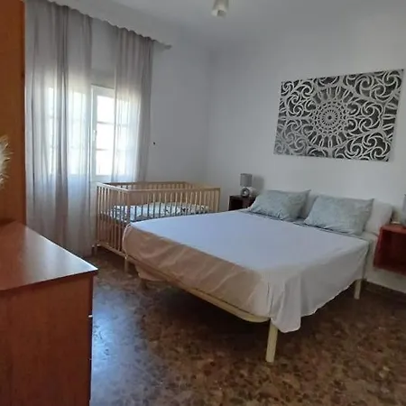 Con Piscina Privada Jardin Del Sol Solo Familias Y Parejas シャレー コニル・デ・ラ・フロンテラ
